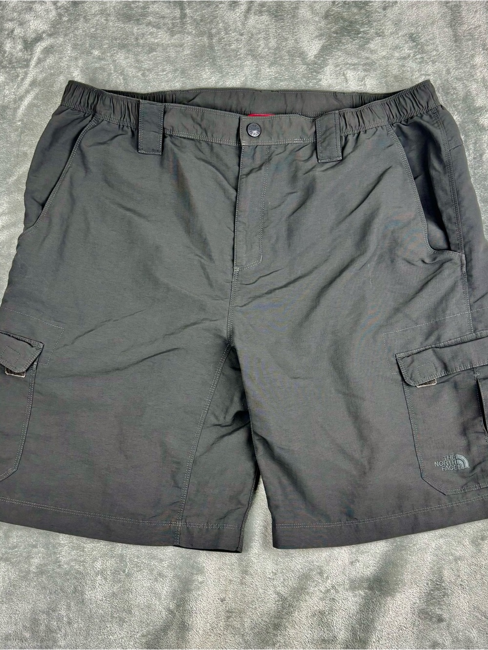 The North Face Cargo Shorts Mens XL Gray Hiking Utility Outdoors Gorpcore Nylon